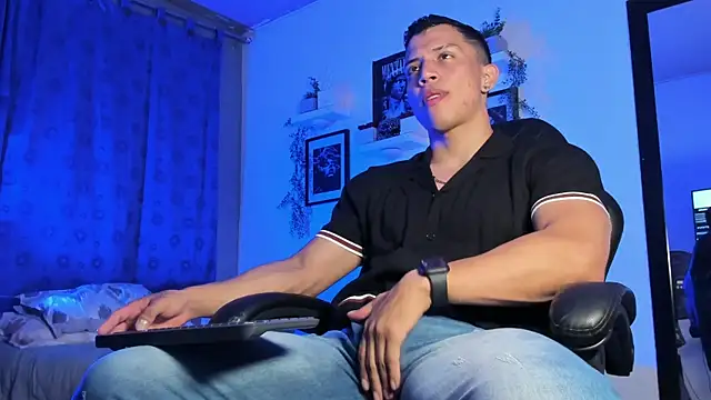 Snapshot of ThomsEvery_ chatting on November 2025 11:47:02 PM ThomsEvery online show from November 2025 11:47:02 PM