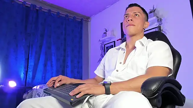 Snapshot of ThomsEvery_ chatting on December 2025 11:10:01 PM ThomsEvery online show from December 2025 11:10:01 PM