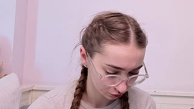 PollyBeev online show from June 2026 07:39:01 AM
