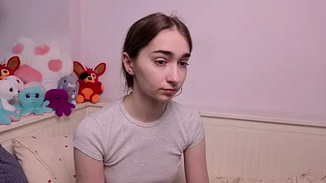 PollyBeev online show from July 2026 07:23:01 AM