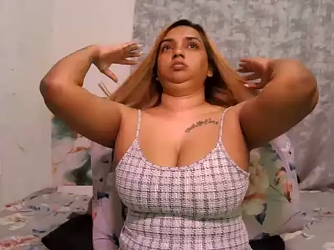 GORGEOUSLIPS online show from May 2026 05:52:01 PM