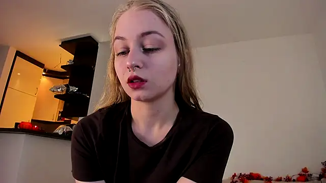 MiaMews online show from September 2025 10:38:02 AM