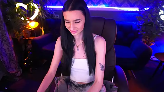 Snapshot of Snow_WhiteeeX chatting on January 2025 01:47:01 PM Snow WhiteeeX online show from January 2025 01:47:01 PM