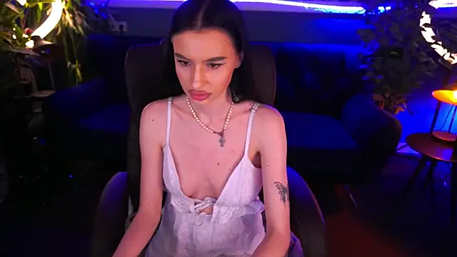 Snapshot of Snow_WhiteeeX chatting on January 2025 02:51:01 AM Snow WhiteeeX online show from January 2025 02:51:01 AM