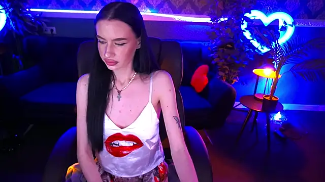 Snapshot of Snow_WhiteeeX chatting on February 2025 10:49:02 PM Snow WhiteeeX online show from February 2025 10:49:02 PM