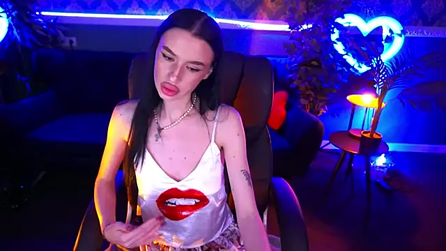 Snapshot of Snow_WhiteeeX chatting on February 2025 04:57:01 AM Snow WhiteeeX online show from February 2025 04:57:01 AM