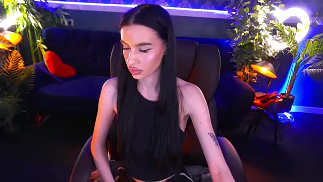 Snapshot of Snow_WhiteeeX chatting on February 2025 04:58:02 AM Snow WhiteeeX online show from February 2025 04:58:02 AM