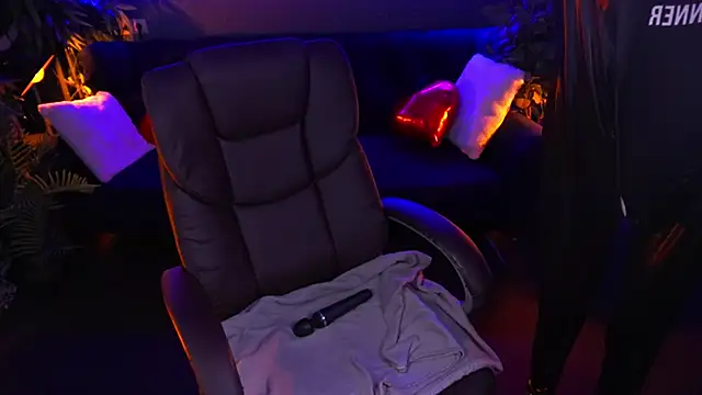 Snapshot of Snow_WhiteeeX chatting on March 2025 06:57:01 AM Snow WhiteeeX online show from March 2025 06:57:01 AM