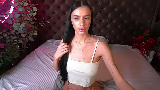 Snapshot of Snow_WhiteeeX chatting on November 2025 06:48:01 AM Snow WhiteeeX online show from November 2025 06:48:01 AM