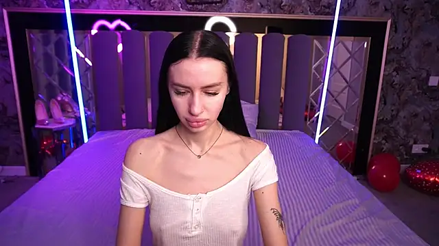 Snapshot of Snow_WhiteeeX chatting on February 2026 06:39:02 AM Snow WhiteeeX online show from February 2026 06:39:02 AM