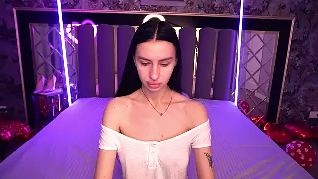 Snapshot of Snow_WhiteeeX chatting on February 2026 06:43:02 AM Snow WhiteeeX online show from February 2026 06:43:02 AM