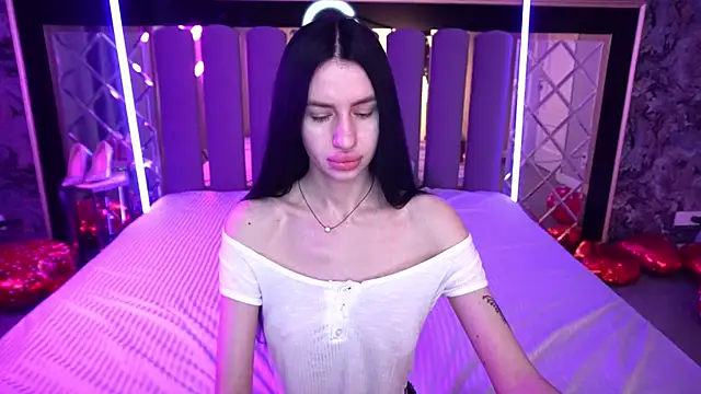 Snapshot of Snow_WhiteeeX chatting on February 2026 06:43:02 AM Snow WhiteeeX online show from February 2026 06:43:02 AM