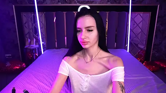 Snapshot of Snow_WhiteeeX chatting on February 2026 06:43:02 AM Snow WhiteeeX online show from February 2026 06:43:02 AM