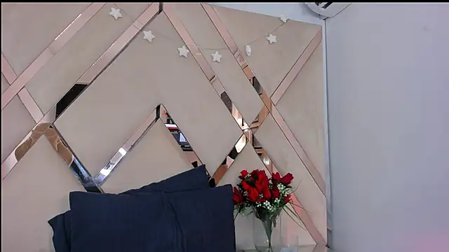 ninaht online show from November 2025 08:40:01 PM