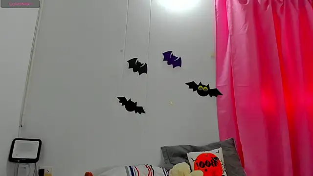 Natasha by online show from October 2025 03:00:01 PM