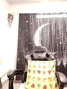 Snapshot of Hikaryfire chatting on October 2025 09:37:01 PM Hikaryfire online show from October 2025 09:37:01 PM