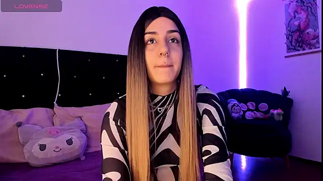 Alice woodville online show from December 2024 06:52:01 PM