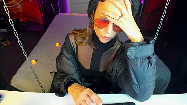 Elizabe th online show from February 2025 12:26:01 AM