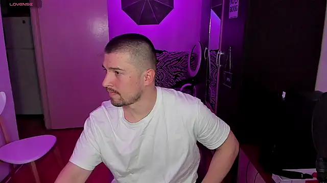 Snapshot of Michael_Wolfborn chatting on September 2025 03:39:01 PM Michael Wolfborn online show from September 2025 03:39:01 PM