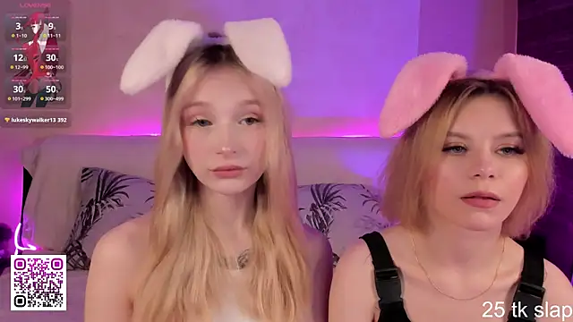 Snapshot of Naughty__Couplles chatting on March 2025 03:03:02 AM Naughty Couplles online show from March 2025 03:03:02 AM