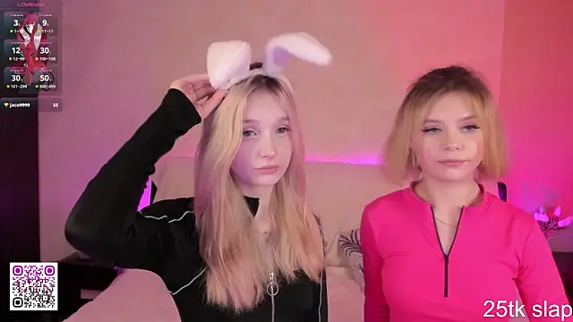 Snapshot of Naughty__Couplles chatting on March 2025 03:09:02 AM Naughty Couplles online show from March 2025 03:09:02 AM