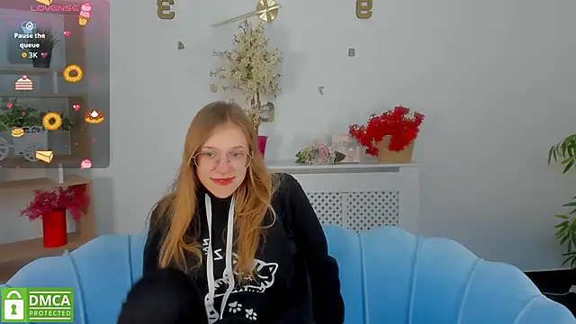 LayriantaVee online show from October 2025 06:21:02 AM