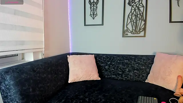 Annie karlsson   online show from December 2024 08:12:02 PM