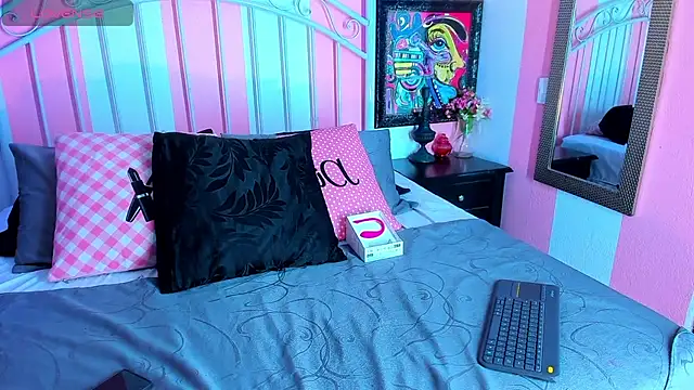 Snapshot of Liah_Grey8 chatting on December 2024 09:18:02 PM Liah Grey8 online show from December 2024 09:18:02 PM