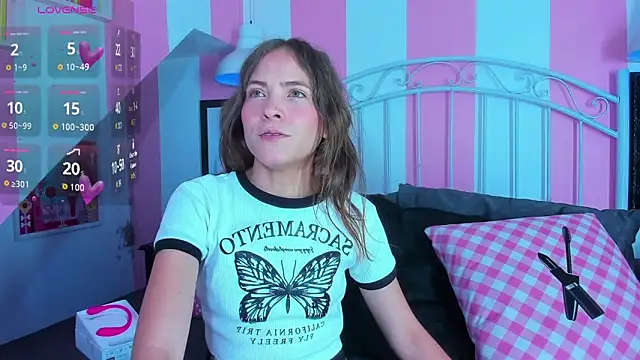 Snapshot of Liah_Grey8 chatting on January 2025 09:37:01 PM Liah Grey8 online show from January 2025 09:37:01 PM