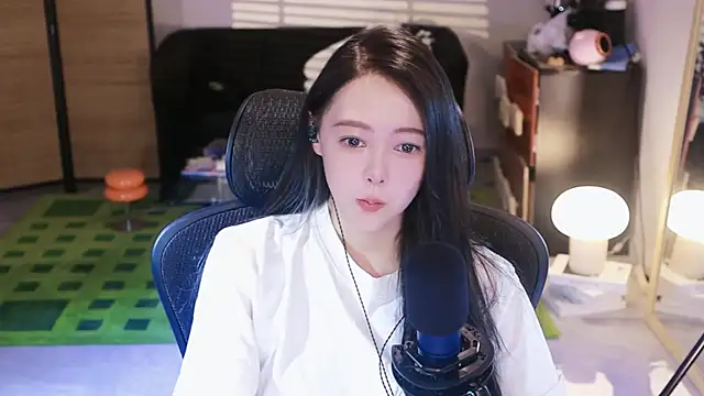 Snapshot of Roseonly_ chatting on October 2025 05:41:01 AM Roseonly online show from October 2025 05:41:01 AM