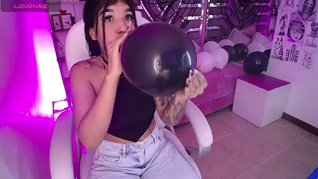 AliceWalker 11 online show from October 2025 08:11:02 PM