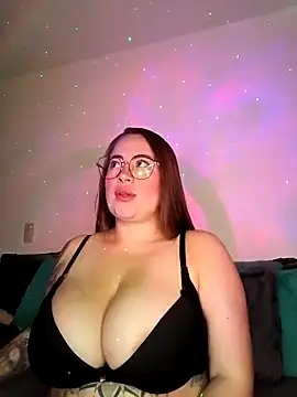 Snapshot of soofy__ chatting on April 2026 04:23:02 AM soofy online show from April 2026 04:23:02 AM