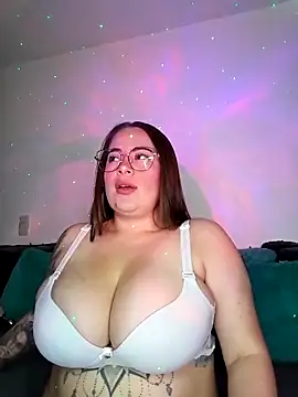 Snapshot of soofy__ chatting on May 2026 04:42:02 AM soofy online show from May 2026 04:42:02 AM