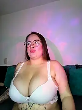 Snapshot of soofy__ chatting on May 2026 04:50:01 AM soofy online show from May 2026 04:50:01 AM