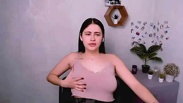 Snapshot of AliceSexyyy_ chatting on September 2025 06:20:01 PM AliceSexyyy online show from September 2025 06:20:01 PM