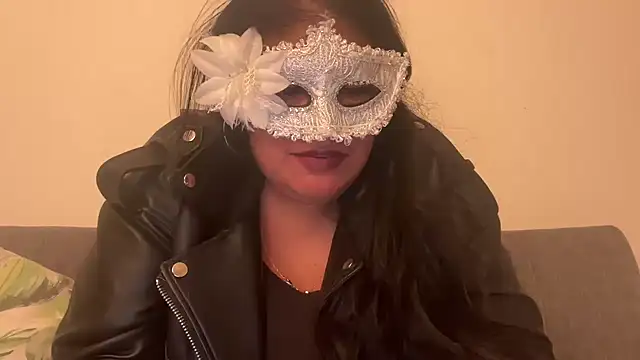 Snapshot of MashaCL chatting on November 2025 06:08:02 PM MashaCL online show from November 2025 06:08:02 PM