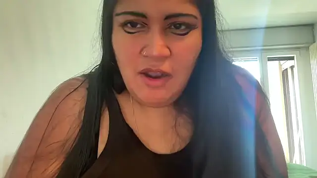 Snapshot of MashaCL chatting on November 2025 10:25:01 AM MashaCL online show from November 2025 10:25:01 AM