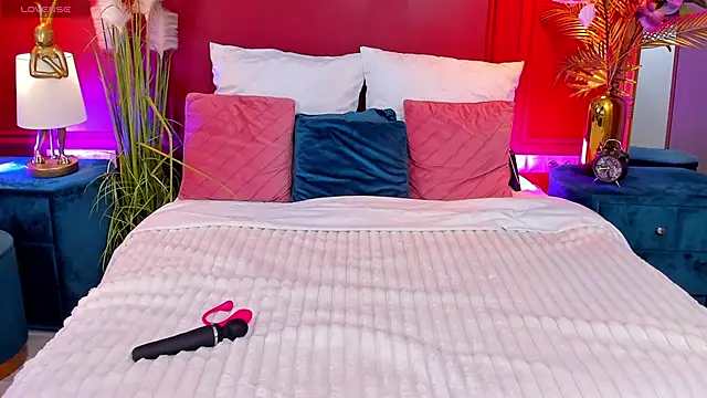 GiaCale online show from October 2025 05:17:01 AM