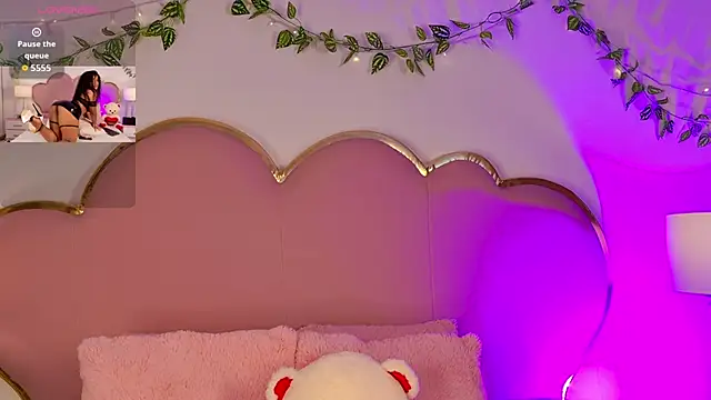 NahiaraReina online show from February 2026 01:21:01 PM