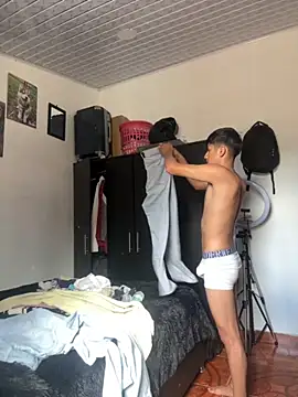 Snapshot of The__Rodriguez chatting on September 2025 05:35:02 PM The Rodriguez online show from September 2025 05:35:02 PM