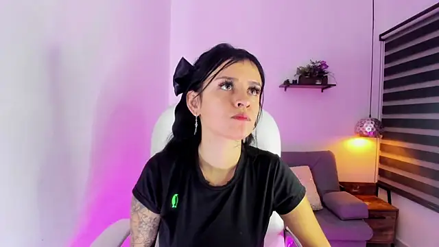 Snapshot of yenny_garcia chatting on October 2025 06:25:02 PM yenny garcia online show from October 2025 06:25:02 PM