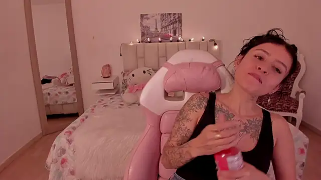 Snapshot of yenny_garcia chatting on February 2026 06:24:02 PM yenny garcia online show from February 2026 06:24:02 PM