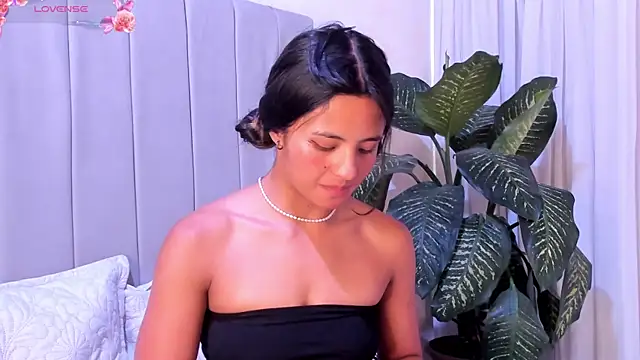 Snapshot of Mindy_sweety chatting on March 2025 04:24:02 PM Mindy sweety online show from March 2025 04:24:02 PM