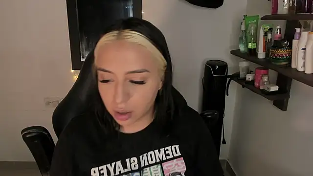 AnnikaMerliahh  online show from January 2026 12:46:01 AM