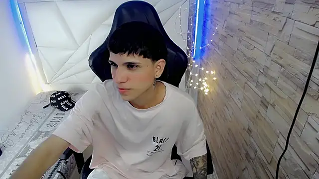 Brayan lopezz online show from December 2024 02:27:01 PM