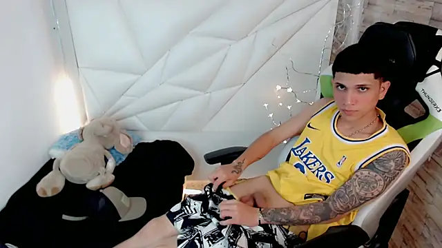 Brayan lopezz online show from February 2025 03:47:01 PM