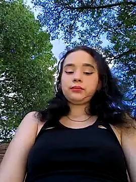 Snapshot of sweet_outdoor_charm chatting on November 2025 07:49:02 PM sweet outdoor charm online show from November 2025 07:49:02 PM