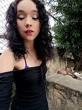 sweet outdoor charm online show from January 2026 07:19:02 PM