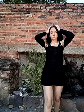 sweet outdoor charm online show from February 2026 07:18:01 PM