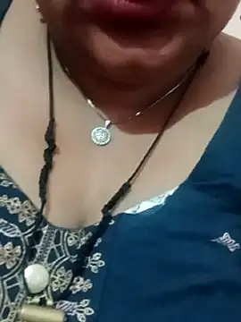 Snapshot of seemi_bhabhi chatting on March 2025 01:52:02 AM seemi bhabhi online show from March 2025 01:52:02 AM